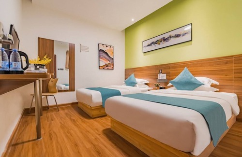 Shenzhen Hotel | Jade Holiday Inn Luohu Port