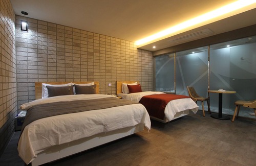 Ulsan Hotel | Discover Comfort at Jade Hotel Ulsan with Breakfast & Hot Tub