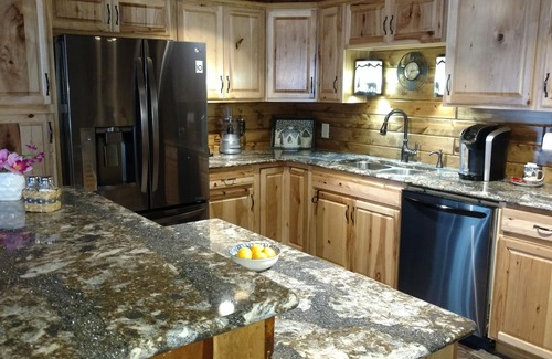 Custer Cabin | Jade Pines: Fun-filled Stay with Pool, Sauna & Lake Views