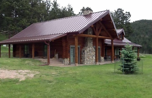 Custer Cabin | Jade Pines: Fun-filled Stay with Pool, Sauna & Lake Views