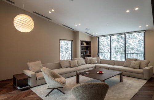 Hirafu Ski Chalet | Discover Jade Rabbit: Family-Friendly Stay with Hot Tub