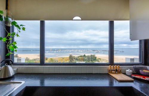 St Kilda West Apartment | Uninterrupted Views at Jade - Family-Friendly St Kilda Stay
