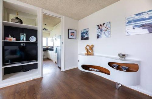 St Kilda West Apartment | Uninterrupted Views at Jade - Family-Friendly St Kilda Stay