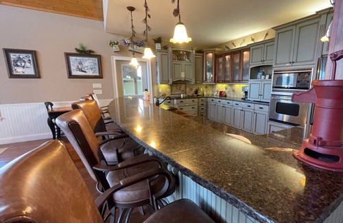 Marble Ski Chalet | Jaeger Haus - Breathtaking Mountain Views & Pool Access