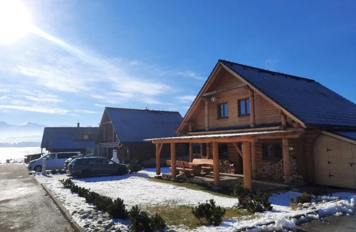 Liptovsky Trnovec House | Ideal Oceanfront Escape at Jafura LM - Rated 9.6/10!
