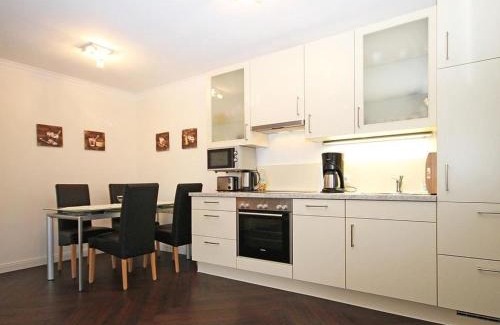 Hohen Niendorf Apartment | Family-Friendly Stay at Jagdschloß zu Hohen Niendorf