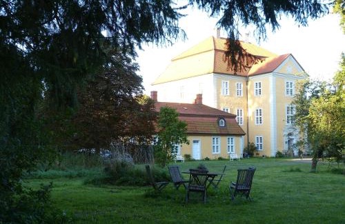 Quitzin Bed & Breakfast | Discover Jagdschloss Quitzin: Family & Pet Friendly Retreat