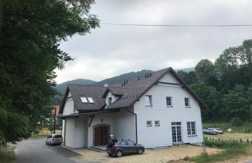 Miedzybrodzie Zywieckie Bed & Breakfast | Discover Jagnienawinie: Family-Friendly Hotel with Dining