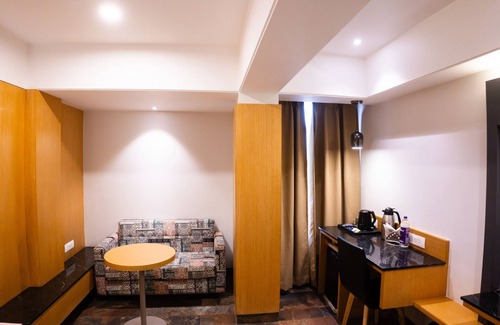 Maharana Pratap Nagar Hotel | Discover Jain's Hotel Rajhans: Perfect for Family Getaways