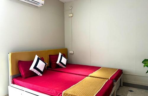 Amer Fort Road Hotel | Jaipur Qila - A Boutique Hotel and Rooftop Cafe