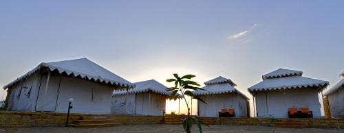 Jaisalmer Resort | Majestic Camp & Resort: Pet-Friendly Family Escape