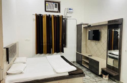 Islamnagar Hotel | Pet-Friendly Jaishree Garden: Guest Rated 9/10 Accommodations