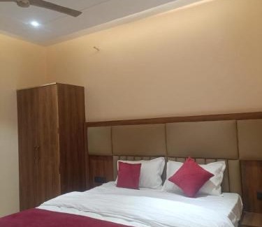 Sultanpur Hotel | Jaiswal Dharmshala