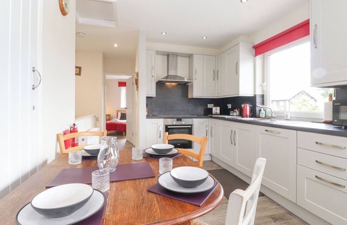 Staveley Cottage | Pet-Friendly Jakanori: Guest Rated 10/10 with Breakfast