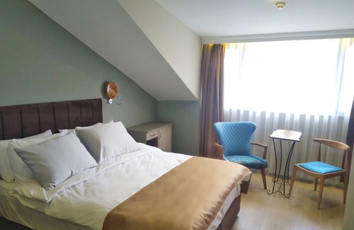 Taksim Hotel | Discover Jakaranda Boutique Hotel: Family-Friendly Stays