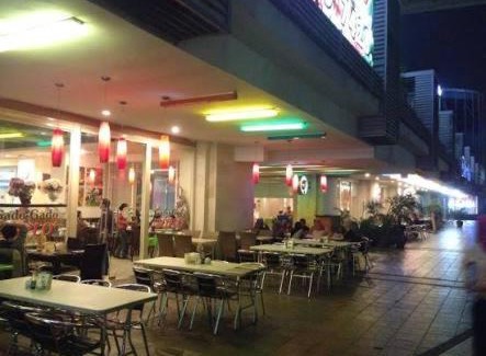 Jakarta Apartment | Budget-Friendly Stay at Jakarta Residence with Pool & Hot Tub