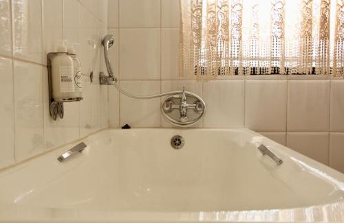 Potchefstroom Bed & Breakfast | Explore Jakkalsdraai Guest House: 4-Star Comfort Awaits