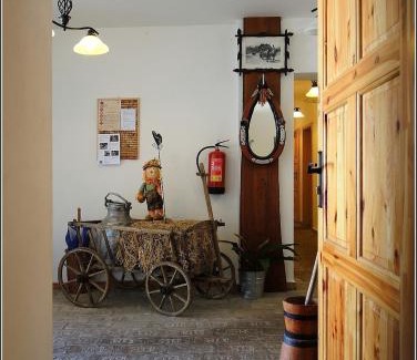 Velka Jesenice Hotel | Inviting Jakubův Nový Dvůr: Pet-Friendly & Child Friendly Stay