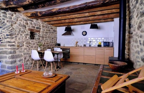 San Felices de Ara Apartment | Jal House: Cozy Stone Apartment with Fireplace & Spa