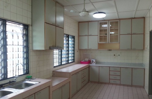 Kampung Bangkong House | Discover Jalan Kuching KL Homestay with Kitchen Access