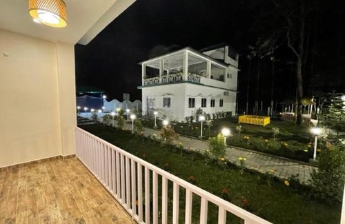 Madari Hat Hotel | Jaldapara Forest Tourist Lodge JFTL