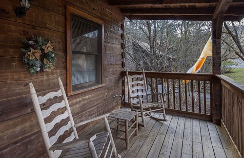Pigeon Forge Cabin | Jalyns Treehouse by Eagles Ridge Resort