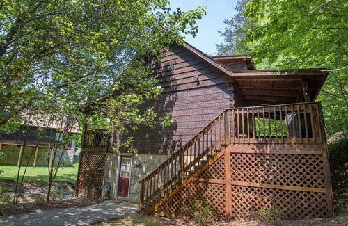 Pigeon Forge Cabin | Jalyns Treehouse by Eagles Ridge Resort