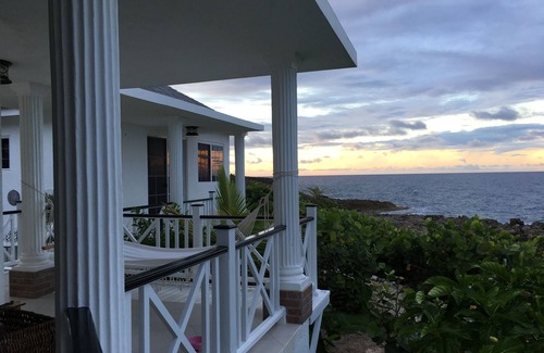 Robins Bay House | Discover Jamaica: A Unique Getaway with Ocean Views