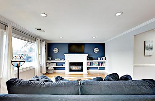 Junior College Neighborhood Association House | Exceptional James House: Perfect for Family Getaways