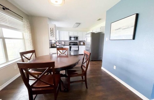 Killeen House | Discover Comfort at James Inn with Pet-Friendly Amenities