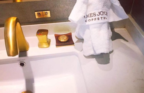 Lintong District Hotel | Guest Rated 10/10 at James Joyce Coffetel Xi'an Huaqingchi