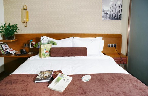 Yanta Qu Hotel | Discover James Joyce Hotel in Xi'an with Family-Friendly Amenities