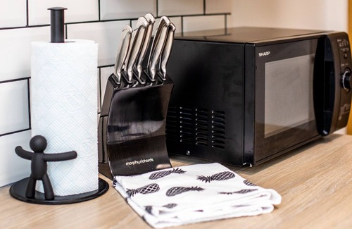 Merthyr Tydfil Apartment | Enjoy Breakfast at James' Place by The Taff
