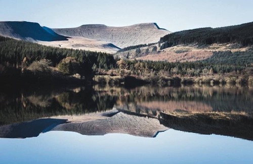 Merthyr Tydfil Apartment | Pet-Friendly Retreat at James' Place Pontmorlais Studio 8
