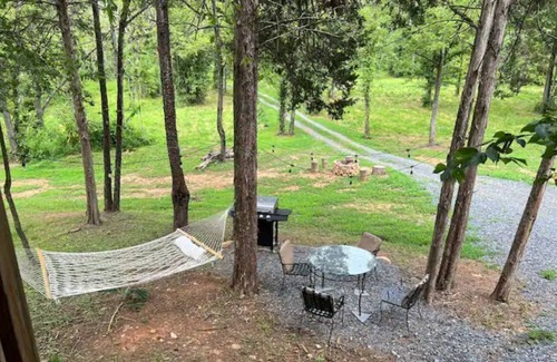 Schuyler House | James river Access Buckingham County Cabin
