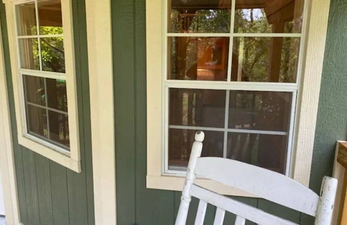 Schuyler House | James river Access Buckingham County Cabin