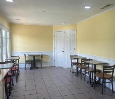 Winder Hotel | Family-Friendly Stay at Jameson Inn Winder with Pool Access