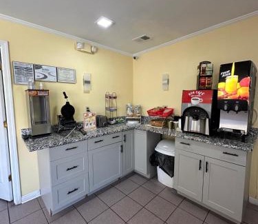 Winder Hotel | Family-Friendly Stay at Jameson Inn Winder with Pool Access