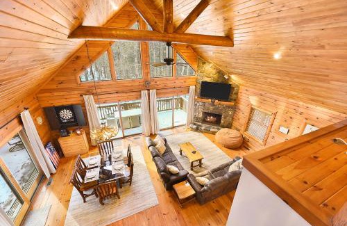 Thayerville House | Elegant Jamesons Cabin: 10/10 Rated, Hot Tub & Pet Friendly