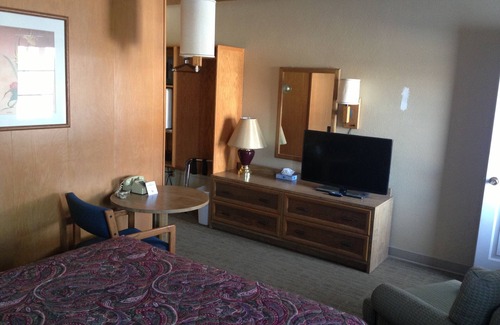 Jamestown Hotel | Budget-Friendly Jamestown Motel: Breakfast & Family Amenities