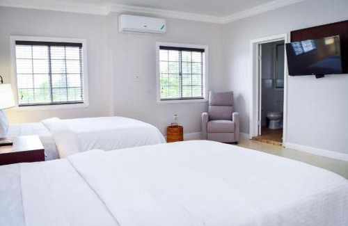 Mandeville Bed & Breakfast | Beachfront Bliss at JamGolia Place with Pool & Breakfast
