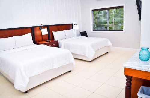 Mandeville Bed & Breakfast | Beachfront Bliss at JamGolia Place with Pool & Breakfast