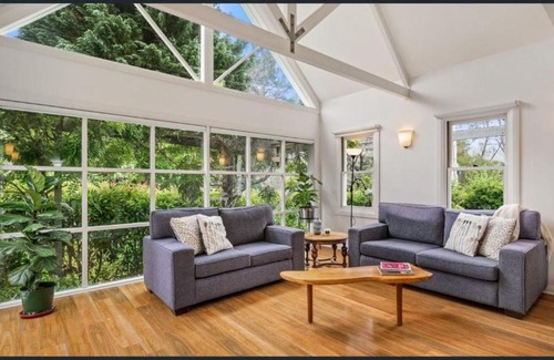 Wentworth Falls House | Family-Friendly Getaway at Jamieson Cottage