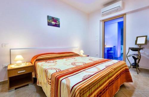 Paestum House | Discover Jamm Jà: Oceanfront Oasis with Pool & Hot Tub