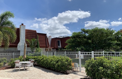 Iona House | Family-Friendly 3 Bed Townhouse Near Sanibel & FMB