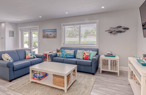 Bel Air House | Jan DISCOUNTS!! AZUL Beach House, Beach Access, Amazing Patio and LOCATION!!