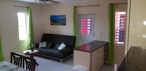 Jan Thiel Apartment | Discover Jan Thiel: Oceanfront Family-Friendly Retreat