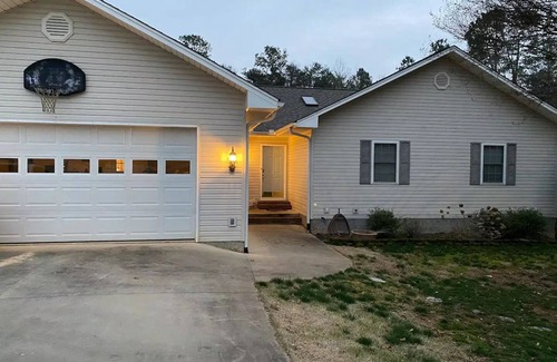 Oconee County House | Unforgettable Jana Retreat with Private Pool & Family Amenities