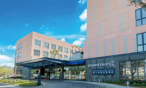 Wuqi District Hotel | Explore JANDA Golden Tulip Hotel: 4-Star Family Retreat
