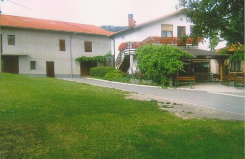 Prem House | Janezinovi House: Pet-Friendly Getaway with Hot Tub & Kitchen